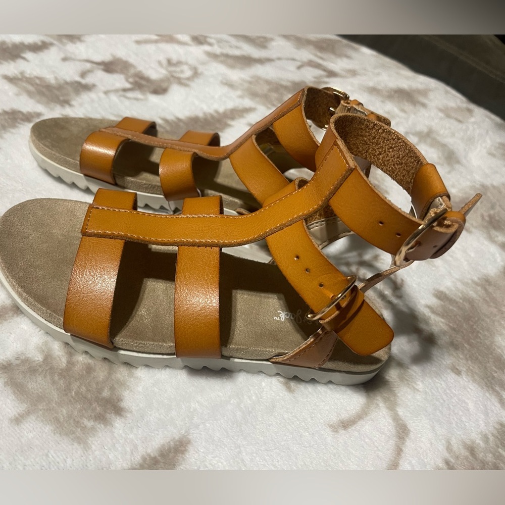 NWT Cat & Jack Girls Leather Sandals - Picture 2 of 4